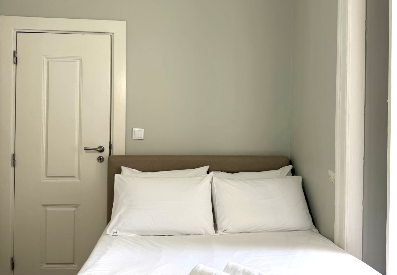 Apartamento em Lisboa - Janelas Verdes - T1 Standard