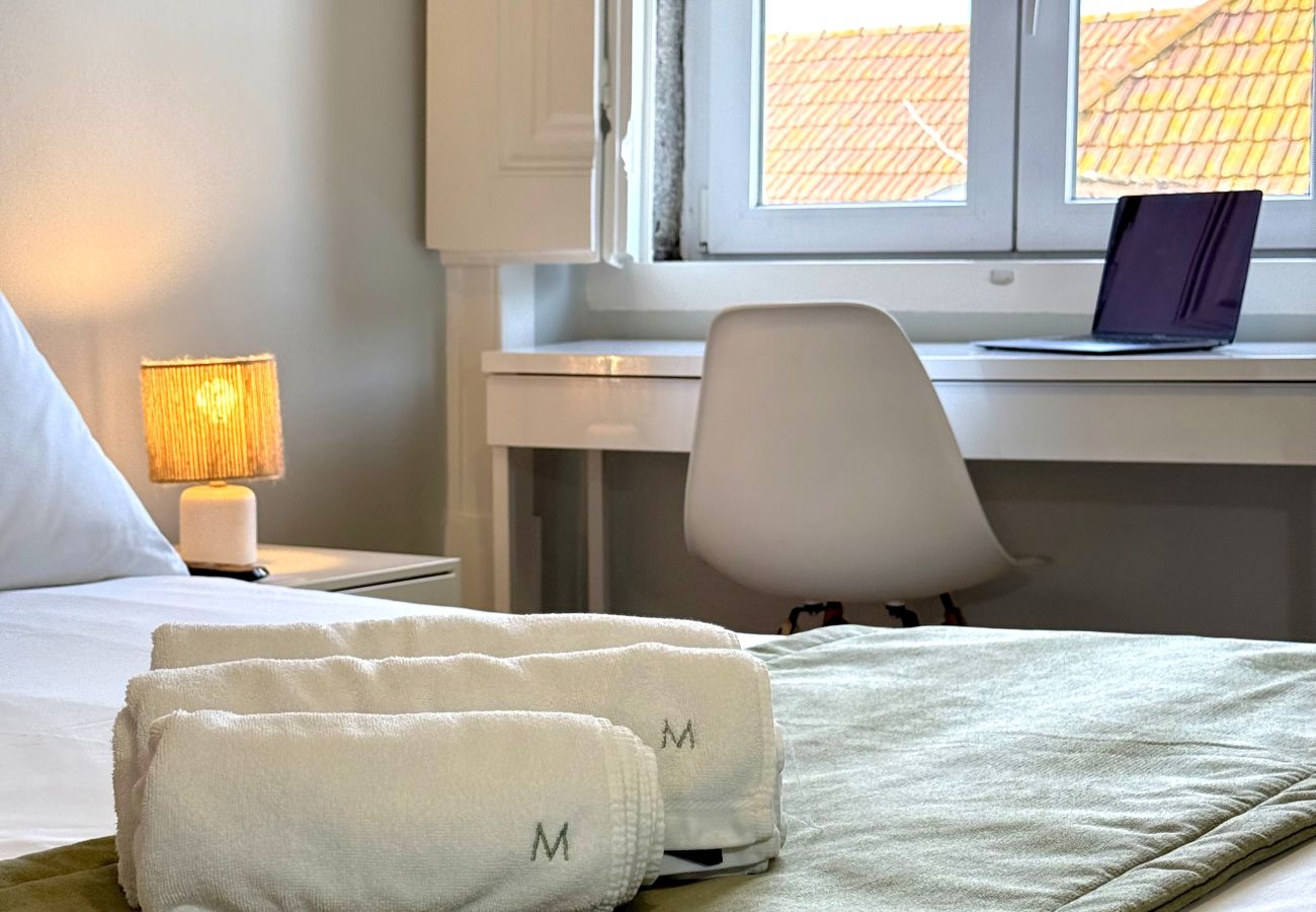 Apartamento em Lisboa - Janelas Verdes - T1 Superior