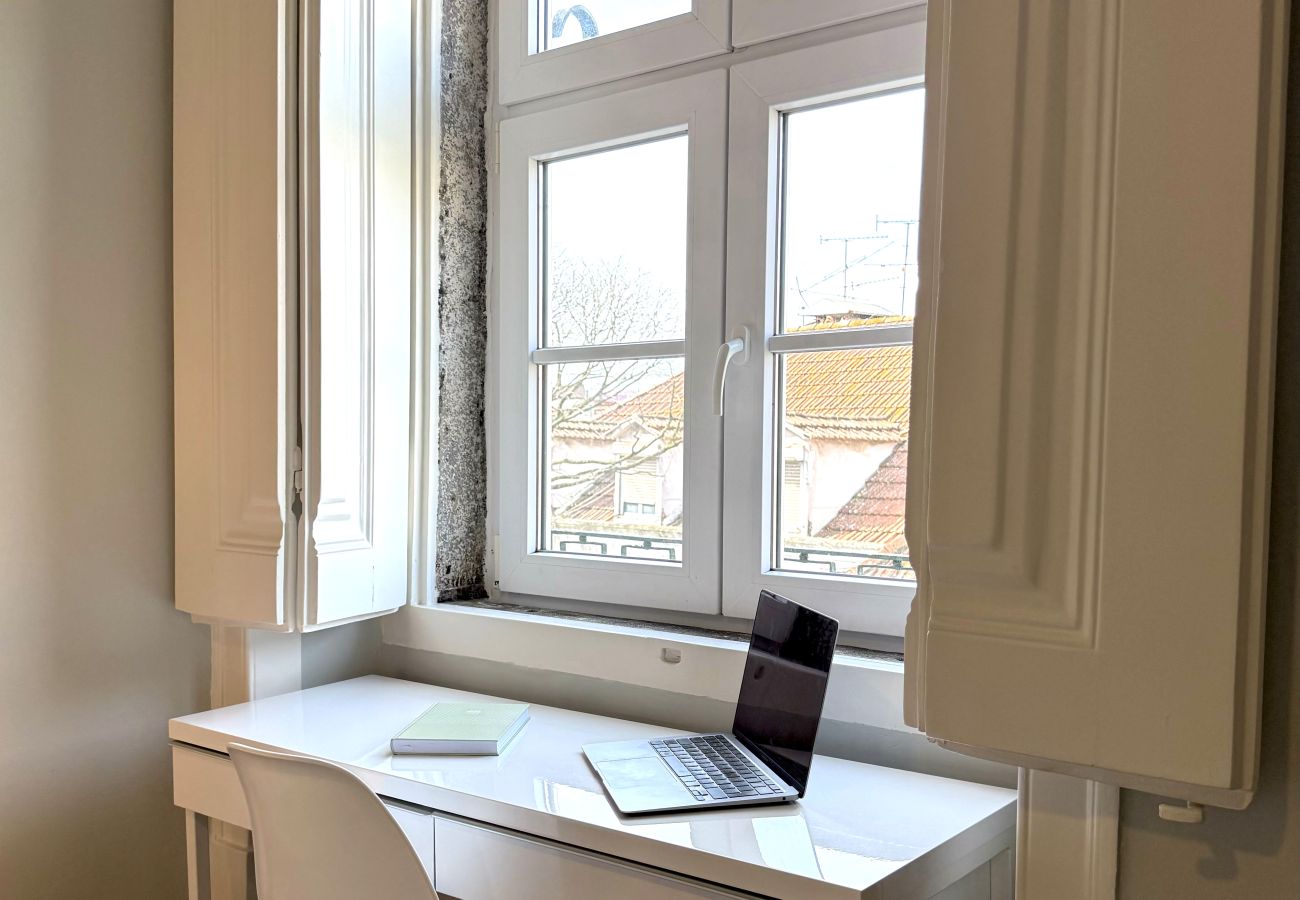 Apartamento em Lisboa - Janelas Verdes - T1 Superior