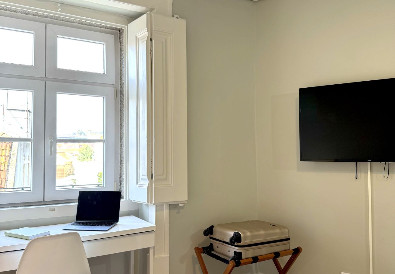 Apartamento em Lisboa - Janelas Verdes - T1 Superior