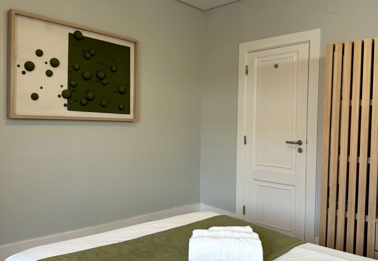 Apartamento em Lisboa - Janelas Verdes - T1 Superior