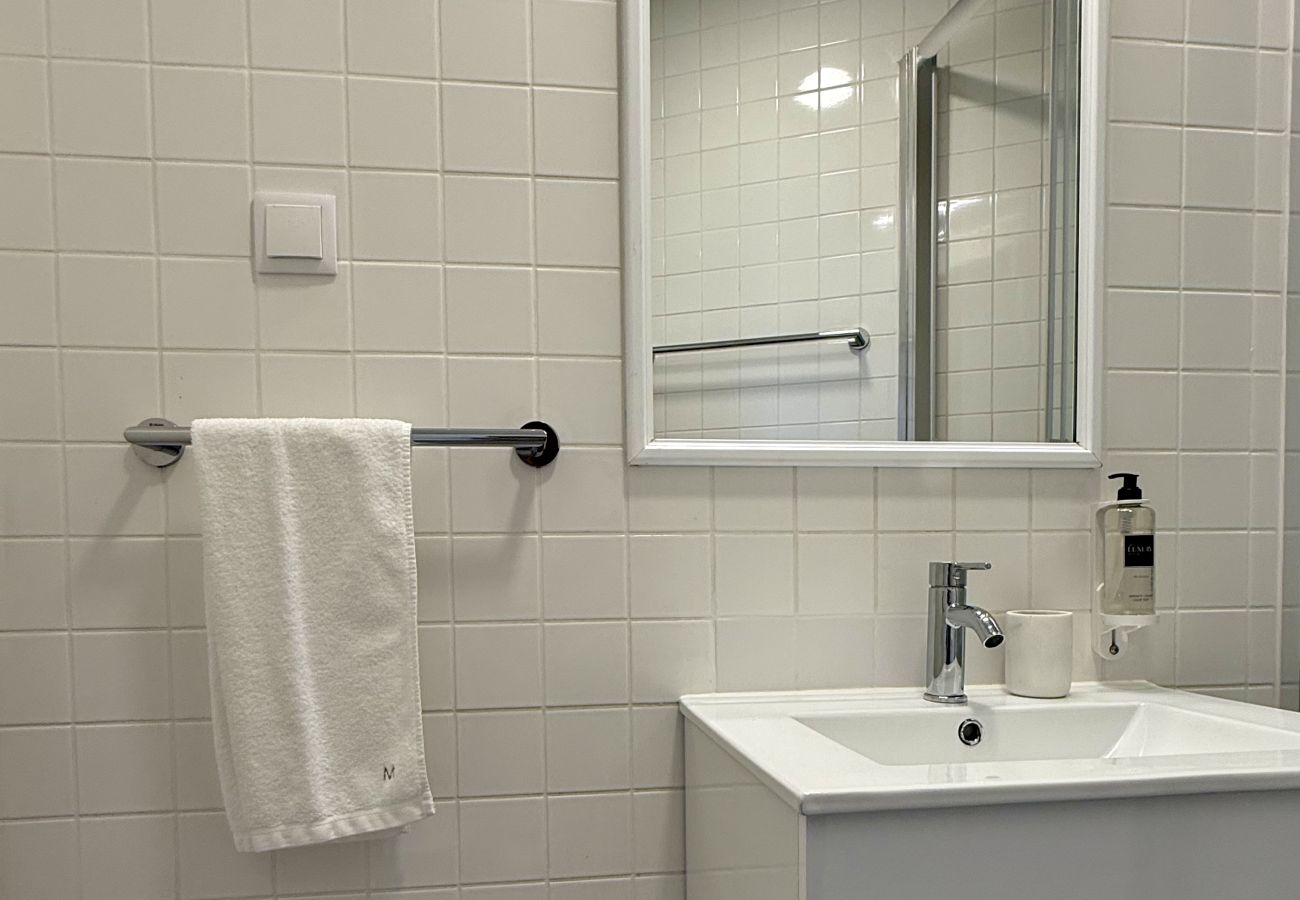 Apartamento em Lisboa - Janelas Verdes - T1 Superior