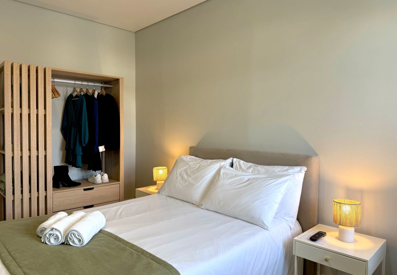 Apartamento em Lisboa - Janelas Verdes - T1 Superior