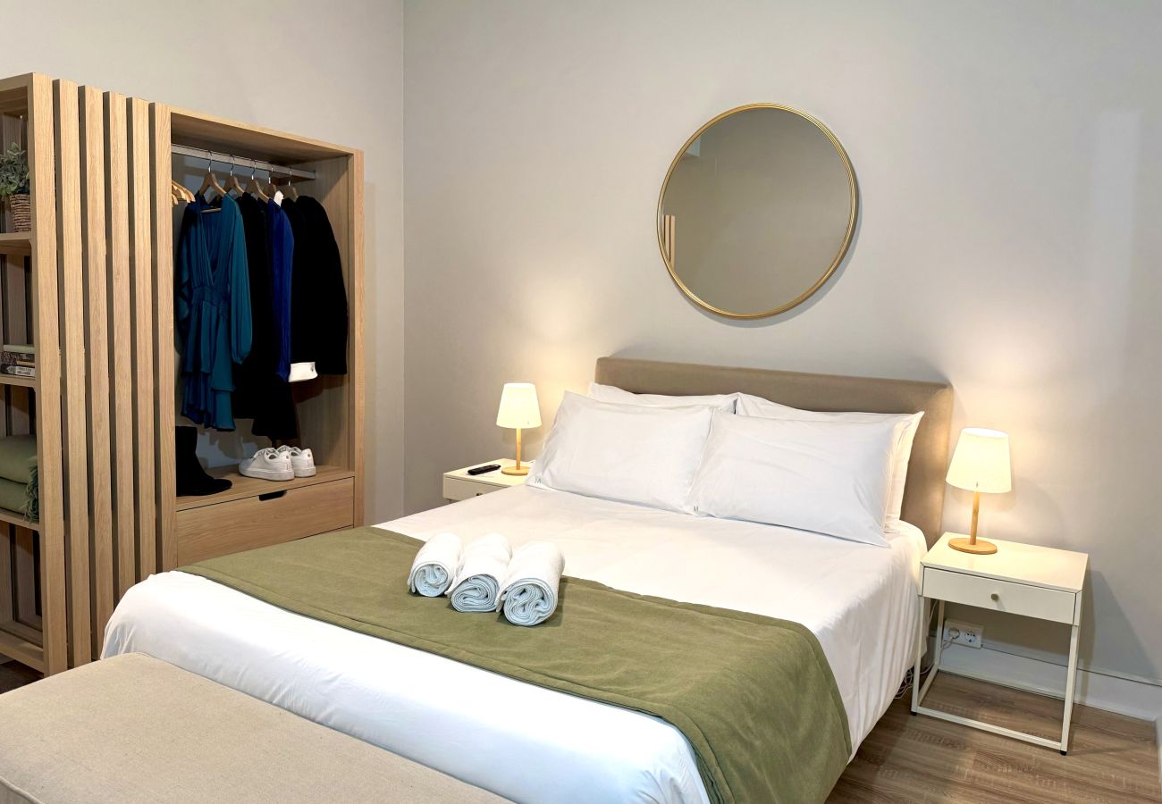 Apartamento em Lisboa - Janelas Verdes - T1 Executivo