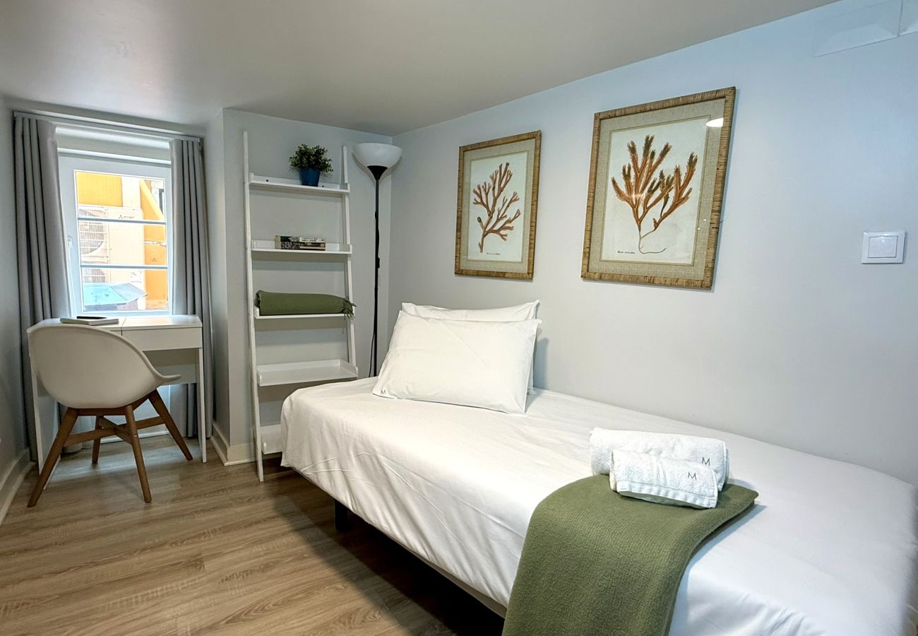 Apartamento em Lisboa - Janelas Verdes - T1+1