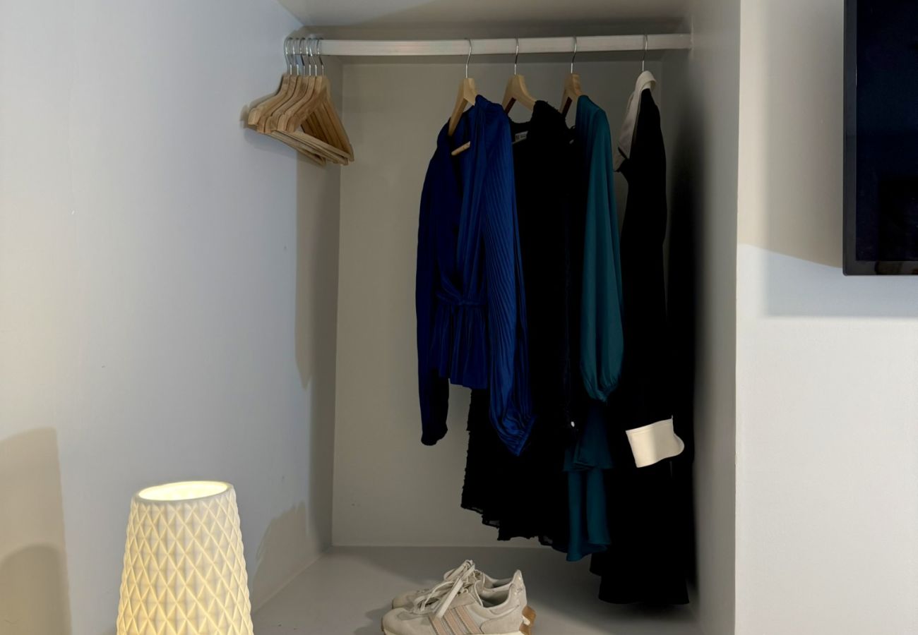 Apartamento em Lisboa - Janelas Verdes - T1+1