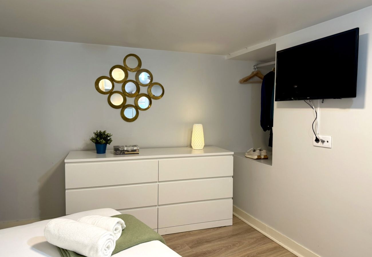 Apartamento em Lisboa - Janelas Verdes - T1+1