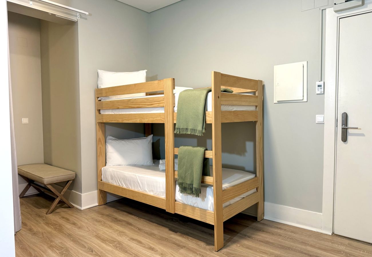 Apartamento em Lisboa - Janelas Verdes - T1 Familiar