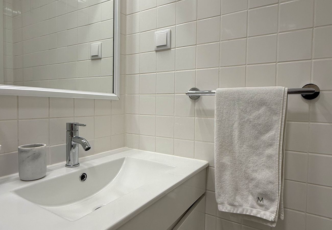Apartamento em Lisboa - Janelas Verdes - T1 Familiar