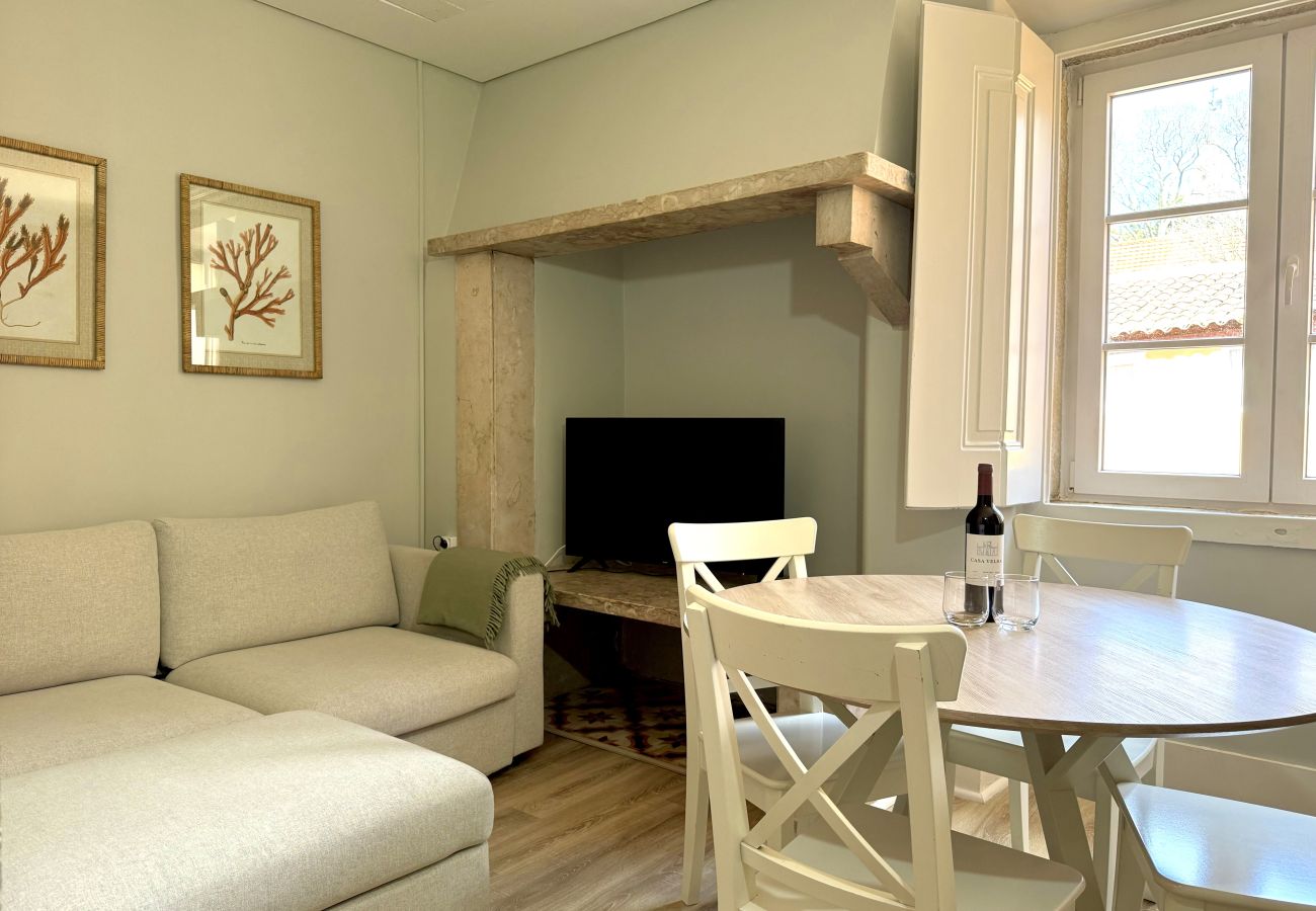 Apartamento em Lisboa - Janelas Verdes - T1 Familiar