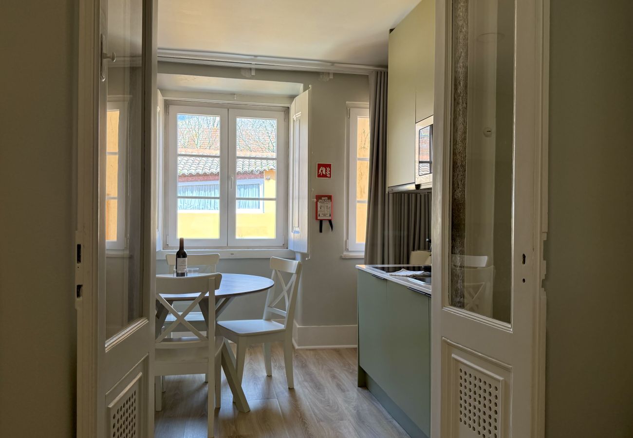 Apartamento em Lisboa - Janelas Verdes - T1 Familiar