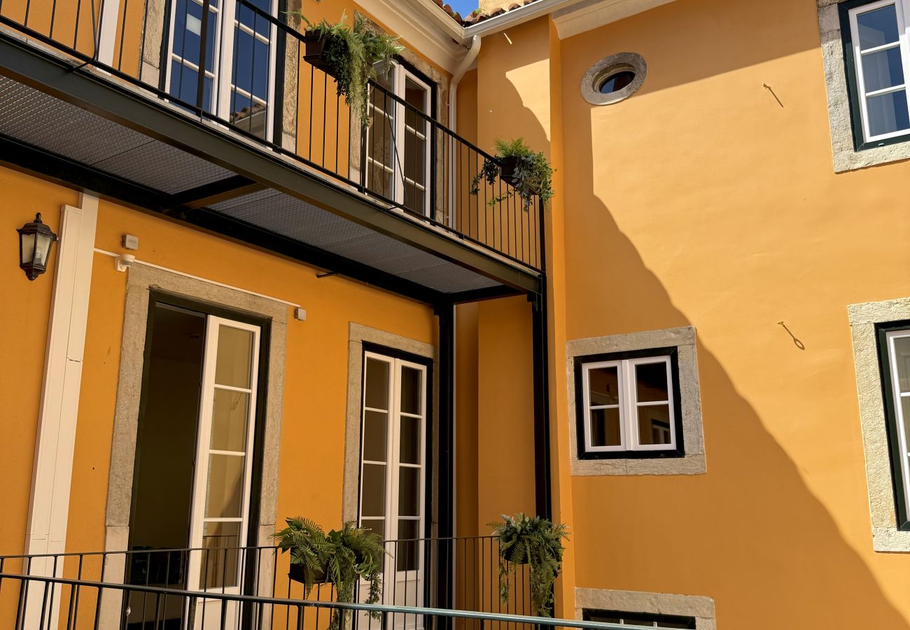 Apartamento em Lisboa - Janelas Verdes - T1 Familiar