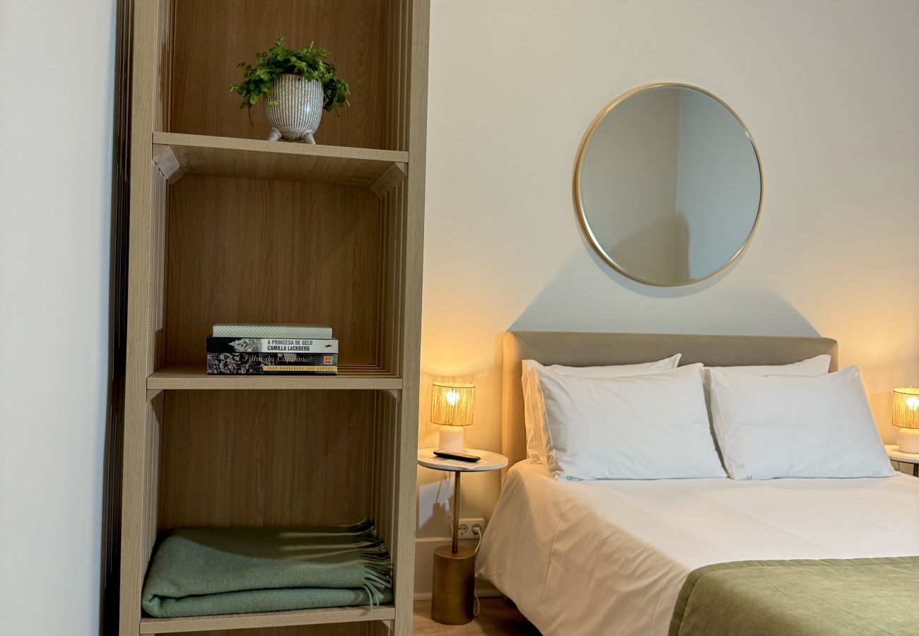 Apartment in Lisbon - Janelas Verdes - 1 Family Bedroom Apartment
