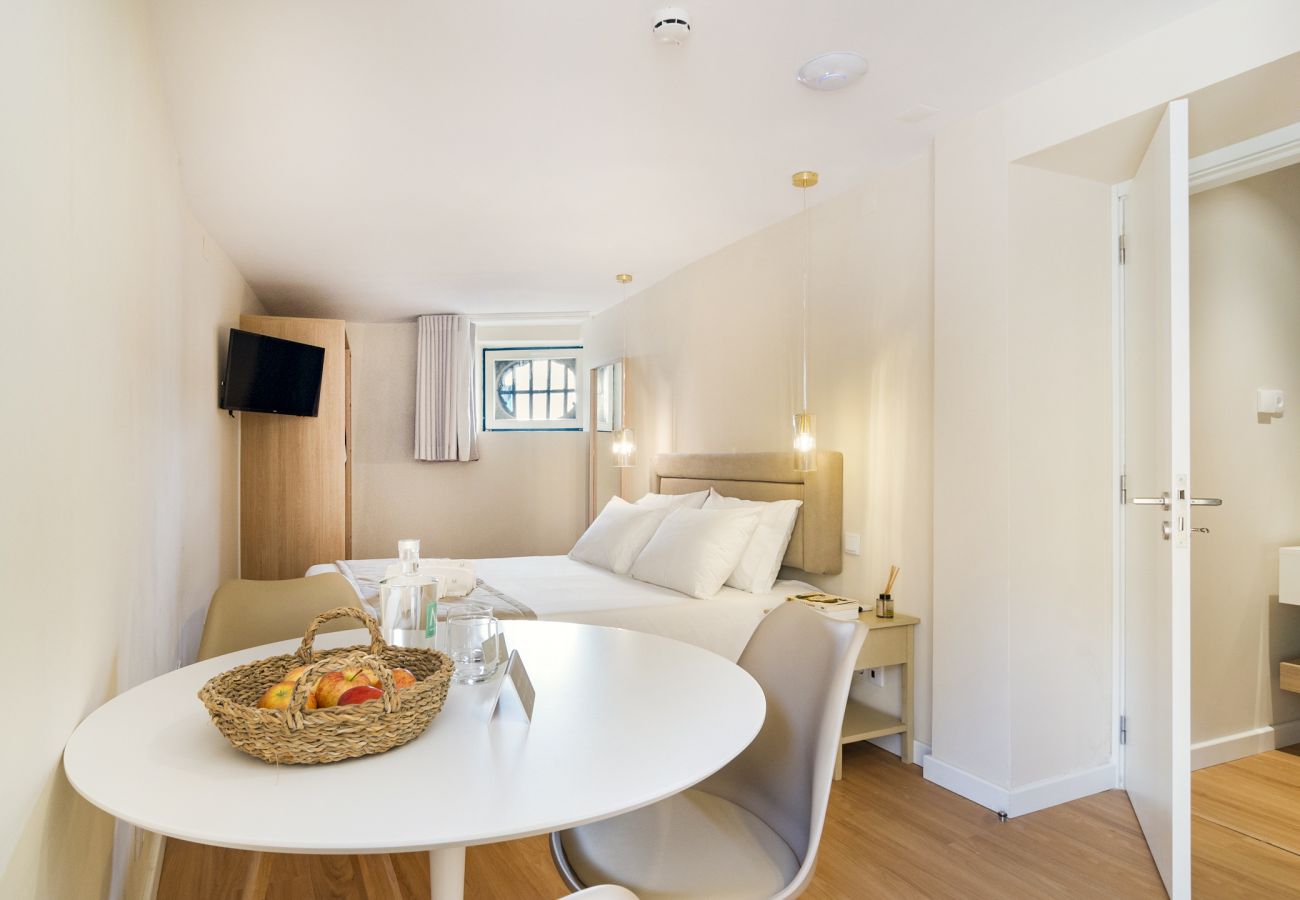 Studio in Lisbon - Laranjeiras - Studio - Ground floor